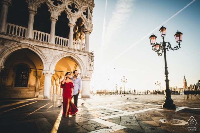 Photo by: <a href="https://www.wpja.com/photos/diamond-award-top-wedding-engagement-photographer/2554535">Carlo Bettuolo - Venezia Venezia venice pre-wedding shooting with a couple and the low sun