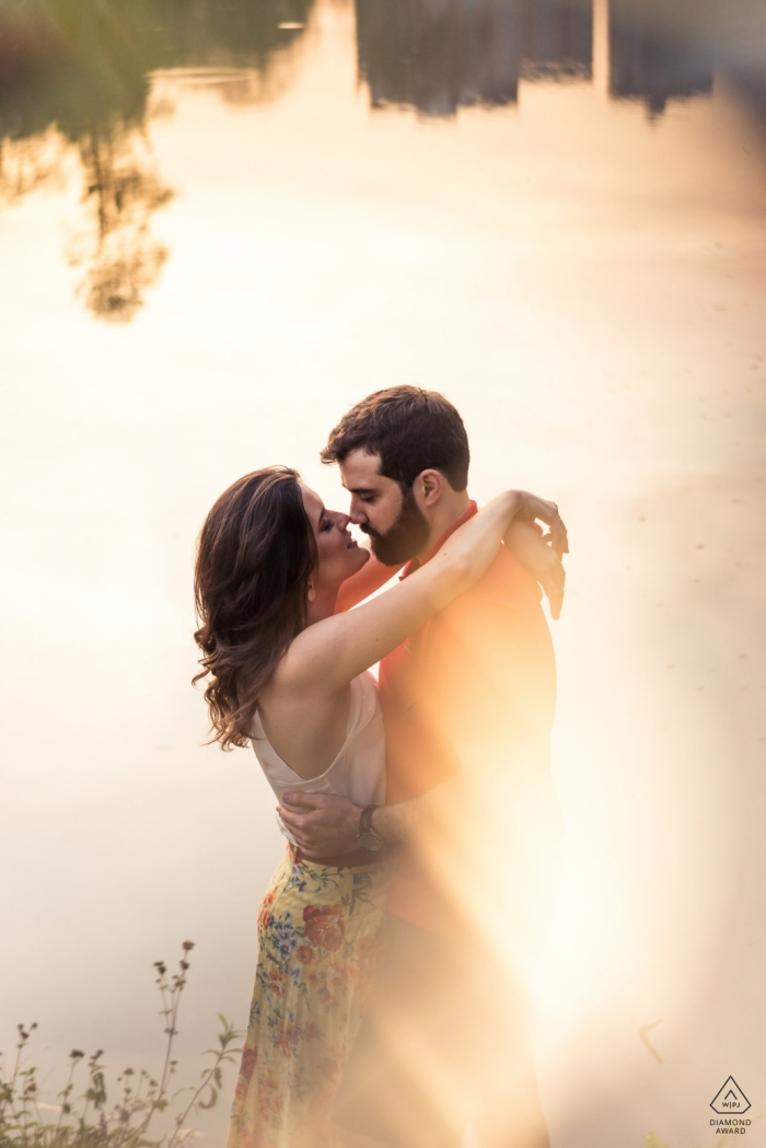 Photo by: <a href="https://www.wpja.com/photos/diamond-award-top-wedding-engagement-photographer/2554614">Paulo Sacramento - Mainz Rheinland-Pfalz Vicosa - Brazil engagement photography - Couple hugging near a lake