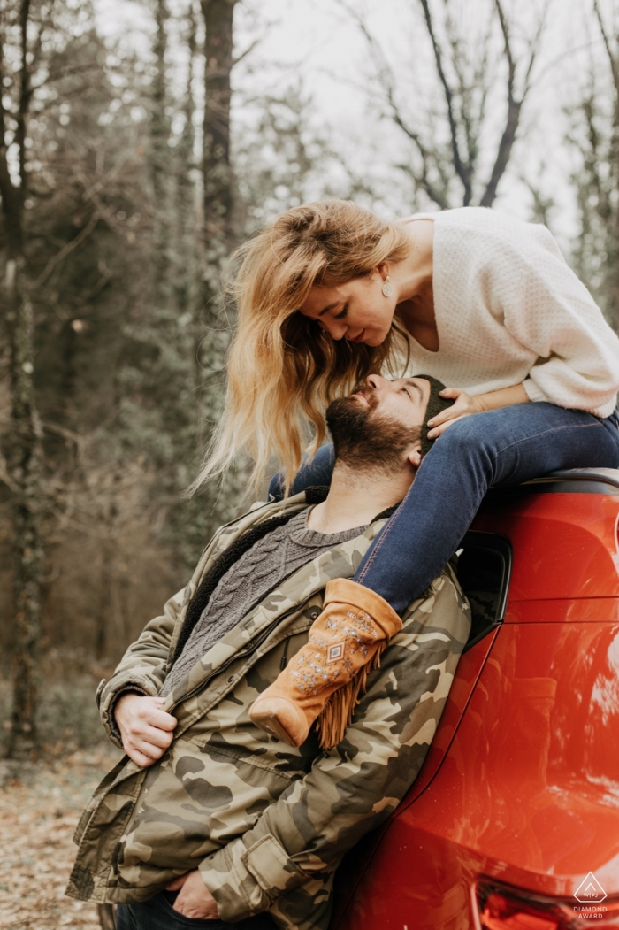 Amantes del otoño en Estambul - Retratos de pareja en la naturaleza