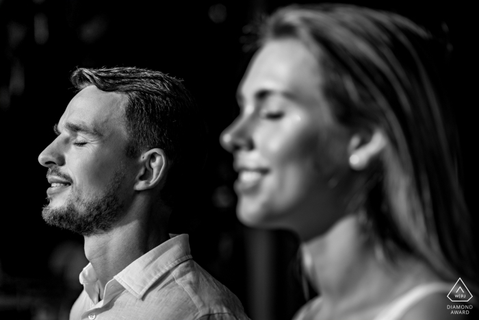 Compromiso de Salinda y fotografía de retratos previos a la boda en blanco y negro