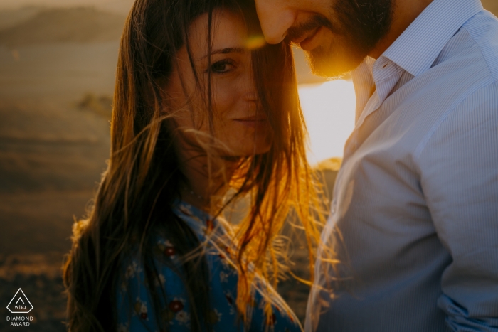 Verlobungsfotografie in der Toskana, Siena: Der Wind im Haar, der perfekte Sonnenuntergang