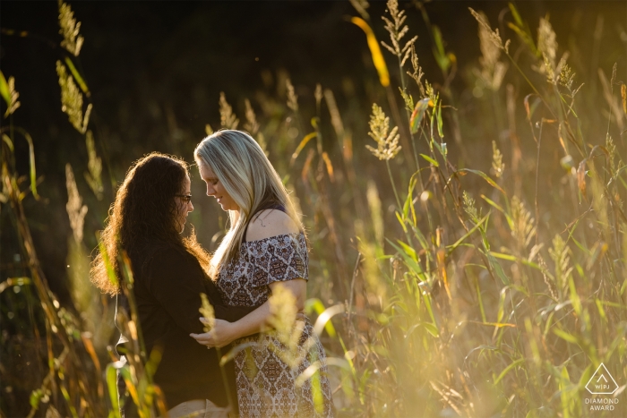 Foto di: <a href="https://www.wpja.com/photos/diamond-award-top-wedding-engagement-photographer/2557503"> James Nix - Charlotte North Carolina Aw Shucks Farm, NC - fidanzato con Aw Shucks Farm