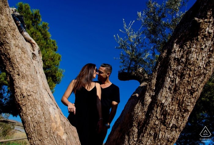 Aguilas, Murcie avant le mariage avec un couple engagé lors d'une journée ensoleillée à Aguilas Aguilas, avant le mariage pour le couple engagé, Murcie - journée ensoleillée à Aguilas