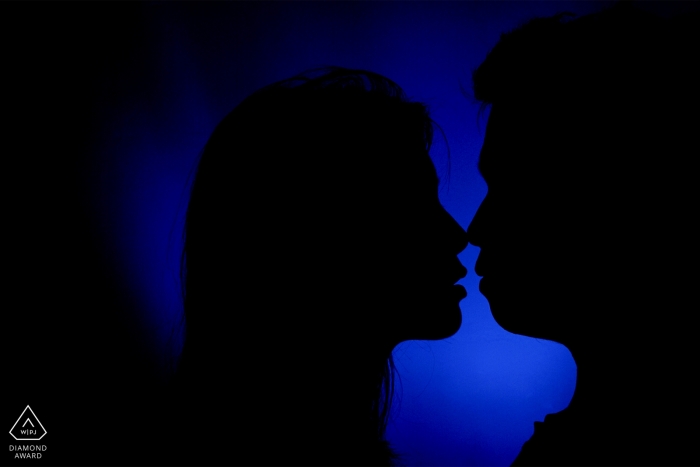Photo by: <a href="https://www.wpja.com/photos/diamond-award-top-wedding-engagement-photographer/2558301">Junxin Zeng - Quanzhou quanzhou couple kiss for their engagement portraits in black and blue