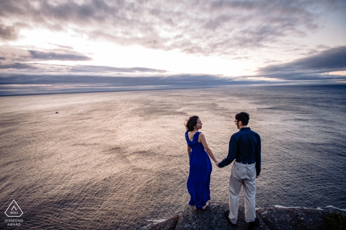 Séance de portrait avant le mariage à Signal Hill, Terre-Neuve