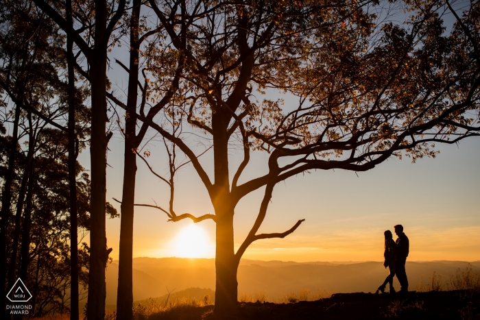 Photo by: <a href="https://www.wpja.com/photos/diamond-award-top-wedding-engagement-photographer/2559197">Fabiano Franco - Itapira São Paulo Poços de Caldas - Minas Gerais Engagement Photography | Couple exploring nature at sunset
