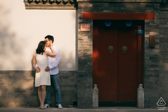 Foto-Session vor der Hochzeit in Peking, China, für verlobte Paare