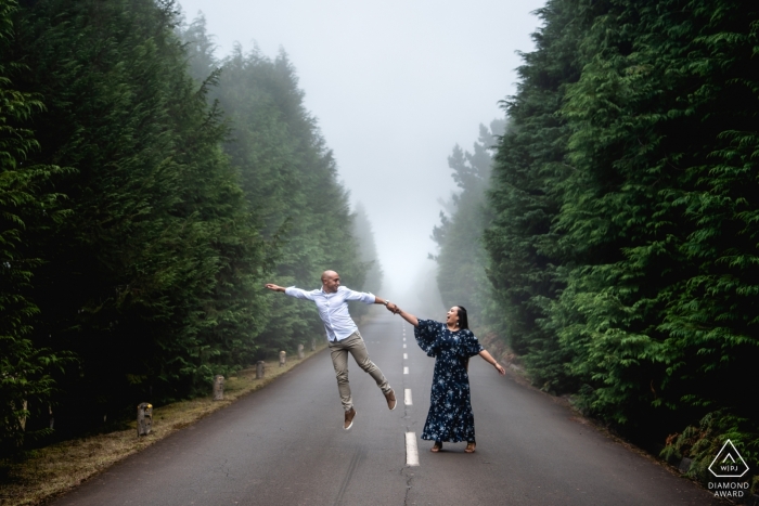 Zdjęcie: <a href="https://www.wpja.com/photos/diamond-award-top-wedding-engagement-photographer/2562276"> Miguel Ponte - Funchal Madera Island, Portugalia fotografia zaręczynowa | Przyszły pan młody czuje się wystarczająco szczęśliwy, by lewitować
