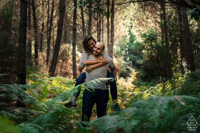 Retratos de casamento pré Hossegor França - balada de amor na floresta