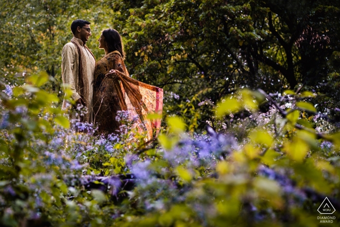 Photo: <a href="https://www.wpja.com/photos/diamond-award-top-wedding-engagement-photographer/2562720"> Kristina Cazares Neri - San Diego, Californie Séance de portrait de couple sous la pluie au parc du Mont-Royal, Montréal, Canada