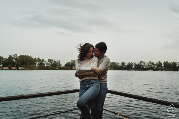 Foto door: <a href="https://www.wpja.com/photos/diamond-award-top-wedding-engagement-photographer/2563392"> Matteo Lomonte - Gioia del Colle Bari Pre-wedding portretten van Apulië - Napels-paar schiet op het water