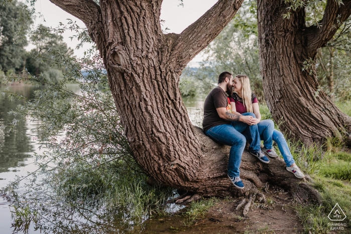 Bonn engagment photo session - hold me - North Rhine-Westphalia portrait photography