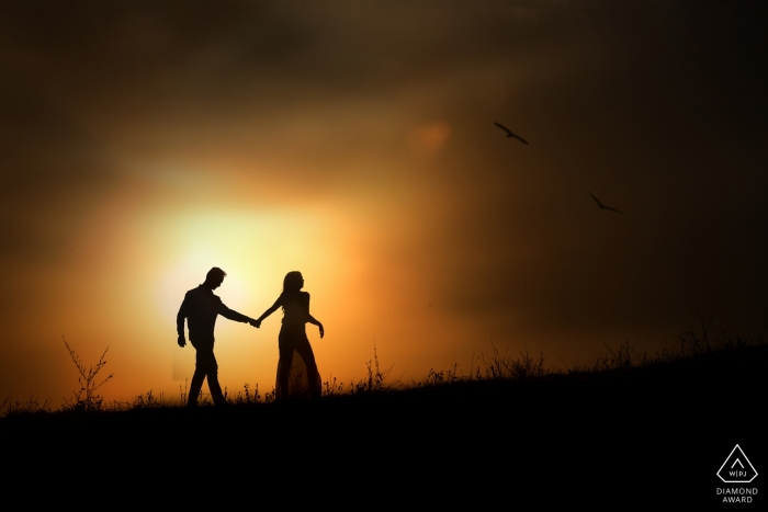 Photo by: <a href="https://www.wpja.com/photos/diamond-award-top-wedding-engagement-photographer/2565859">Claudia Amorim - Goiânia Goias Anápolis sunset portrait session with engaged couple