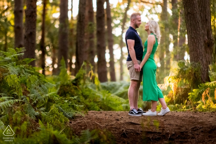 Sessão de noivado de casal - a imagem contém: Forest of Chicksands Wood, Reino Unido