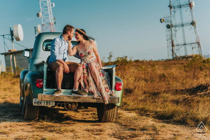 Sete Lagoas - MG - Brazil engagement photography session | In the vintage truck of my father