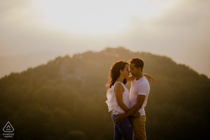 Navarra, Fotografia de Noivado no País Basco - Retrato de um casal apaixonado ao pôr do sol