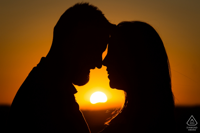 Toledo, Castilla-La Mancha (Spain) Pre-Wedding Photoshoot - Sunset couple shilouttes