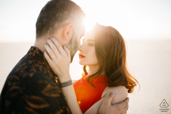 tuz gölü (lago salado), pareja de pavos abrazándose durante la sesión de fotos previa a la boda