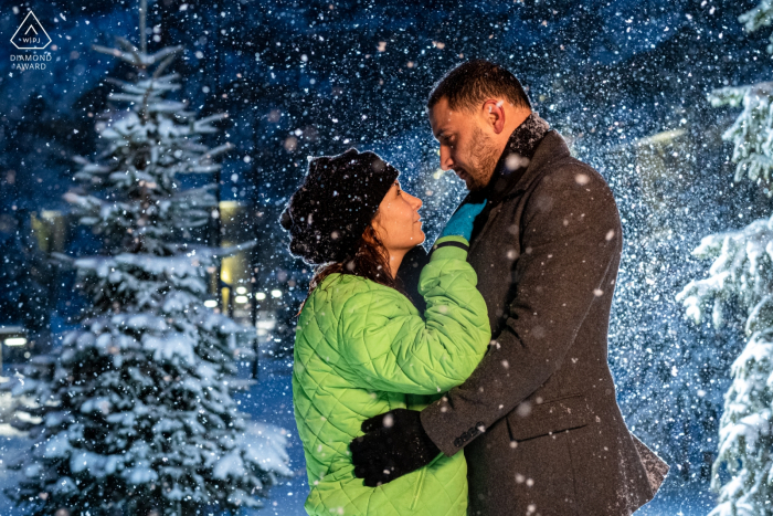 İncek, Ankara Prewedding Photoshoot - A Couple is hugging and looking at each other under the snow. 