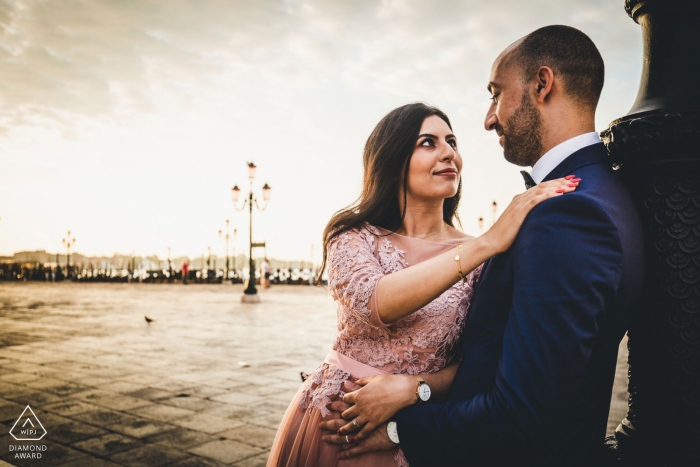 Tir de fiançailles d'hiver à Venise - Séance de portrait de couple