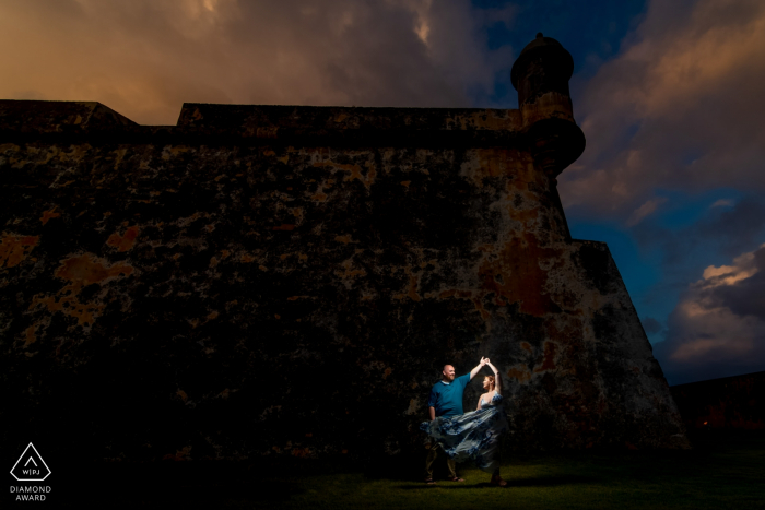 engagement photography with One light and some dancing action. El Morro, San Juan PR engagement photographer: One light over couple and some dancing action.