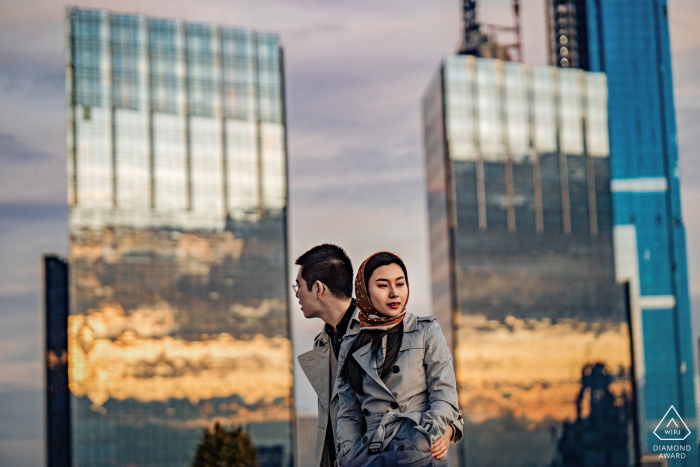 Retratos de parejas de apartamentos en Manhattan - Fotografía de compromiso en Nueva York