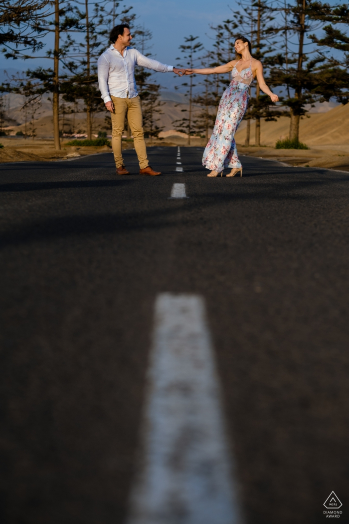 75/5000 Santa Maria - Lima - Peru Road | Portraits of an enaged couple playing along the access road to Santa Maria beach