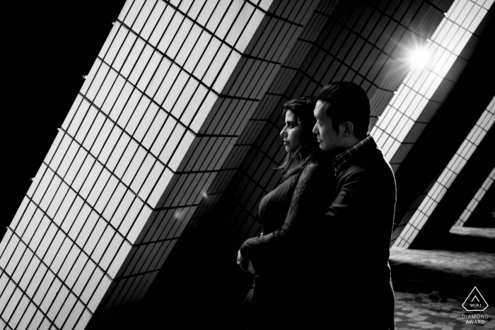 Sesión de retratos previos a la boda de Hong Kong en blanco y negro