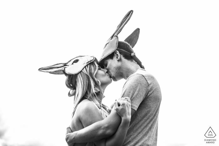 Bertinoro, Italy engagement photoshoot With a theatre rabbit mask the shooting is just a game