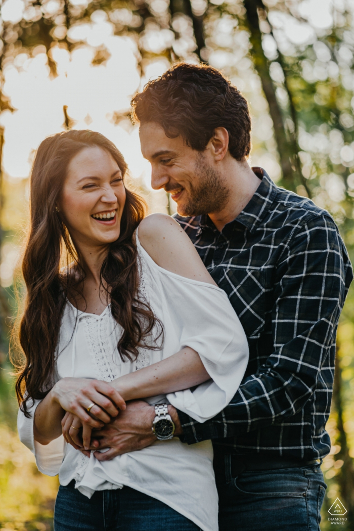 Engagement shoot of a playful couple in the outdoors in Essen, Germany