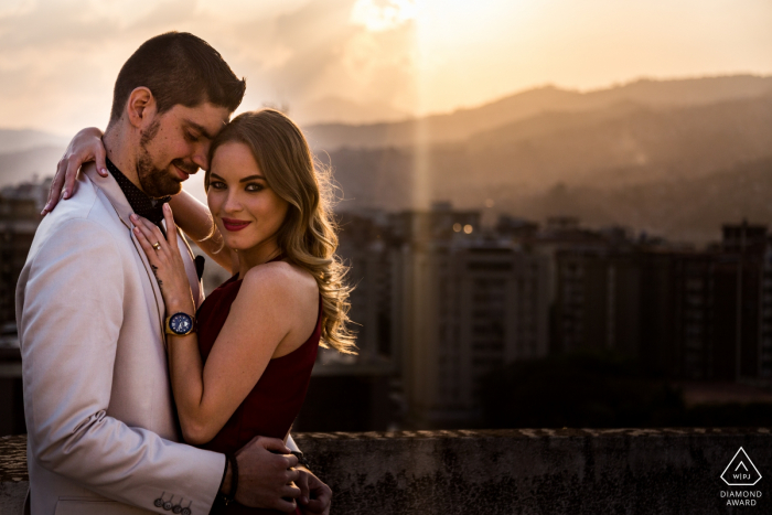 Retratos de amor al atardecer en Caracas - Sesión de fotos de compromiso