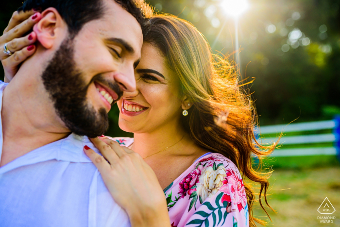 Pareja comprometida y el sol - Sesión de retratos en São Paulo - Joaquim Egidio