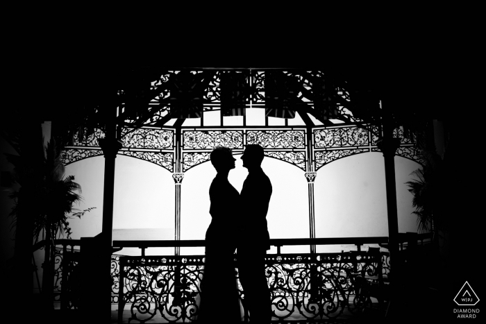 Photo by: <a href="https://www.wpja.com/photos/diamond-award-top-wedding-engagement-photographer/2580004">Anna Mikulich - Basingstoke Hampshire Hampshire, UK Silhouette engagement picture | Black and white symmetrical image of a couple