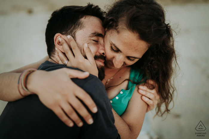 Couple hugging picture for pre-wed images Ile d'Oléron France Couple hugging picture