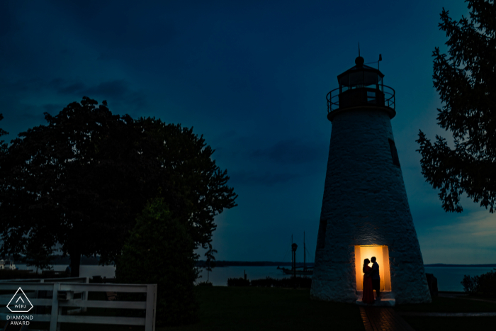 Havre de Grace, MD | Photographer: "This lighthouse is one of the staple elements of the Havre de Grace area so I knew I had to incorporate it into their photos."