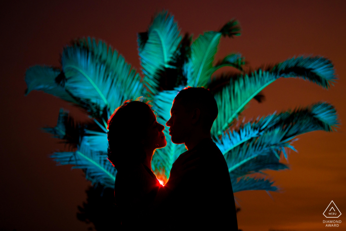 Couple Portraits during a Color Session with Palm Tree Parque de la pera Couple Portraits - Color Session with Palm Tree