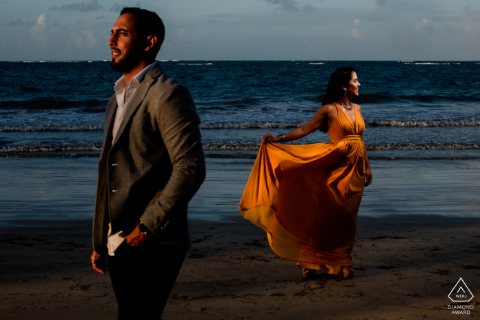 Karibik El Morro, San Juan PreWedding Fotograf: Ying Yang Methode, mit Sonnenlicht auf Mann und Blitz auf Dame.