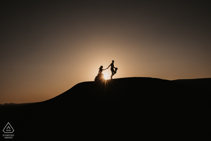 Rocha fóssil, deserto de Dubai - imagem de noivado de silhueta de deserto de Dubai