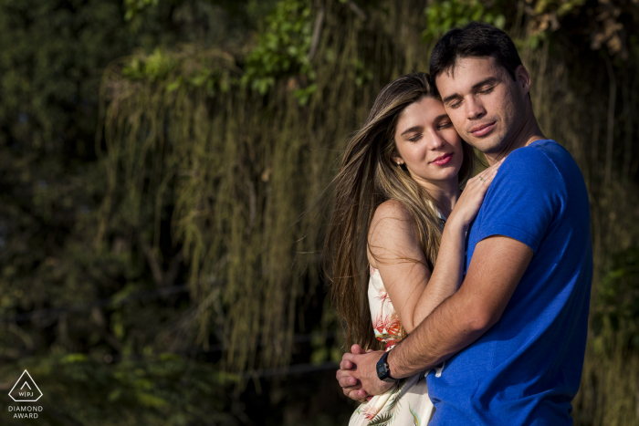 Fotos de compromiso de pareja | Ilha de Paquetá, Río de Janeiro, Brasil - Con los ojos cerrados siento tu puro amor.