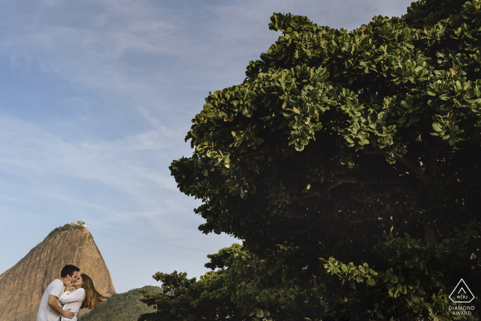 Engagement Picture Session at Aterro do Flamengo, Rio de Janeiro, Brazil. Sugar loaf is the couple's favorite place. It was the perfect background for their engagement session!