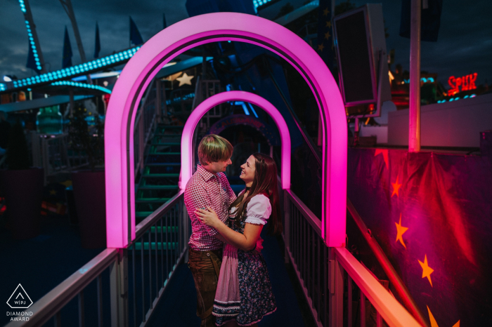 engagement shooting with a couple at the Cannstatter Volksfest Engagement Picture Session | engagement shooting at the Cannstatter Volksfest