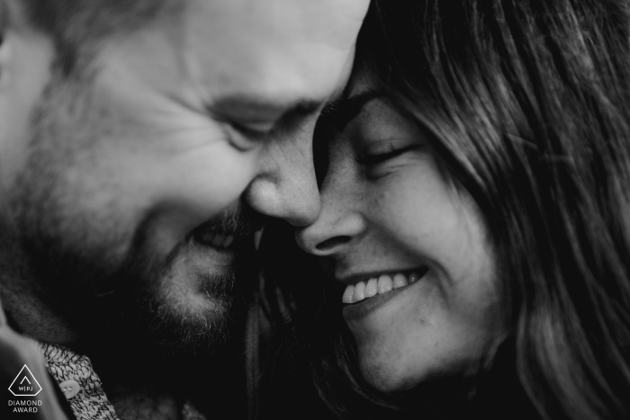 Engaged Couples Photography | Southbank London - close up of the couple kissing in black and white 