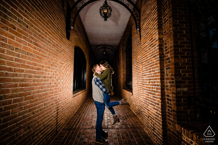 Sessione di foto di fidanzamento al Downtown Lancaster PA - Alley Sessione di fidanzamento