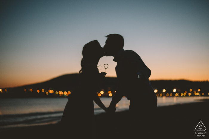 Fotografía de parejas comprometidas | Glyfada, Grecia pareja silueta besándose - retrato de compromiso