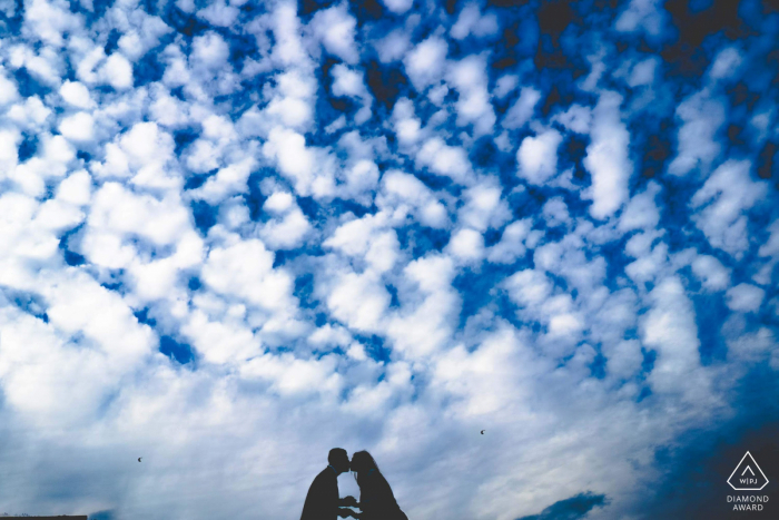 marocco engagment shoot of a couple against a blue sky with beautiful clouds