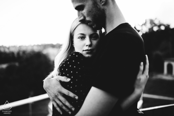 black and white engagement photos Like a fashion magazine Tuscany engagement photos Like a fashion magazine