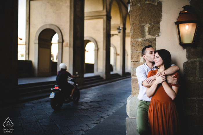 Engagement photos in Florence - This is one of my favorites corners to take engagement photos in Florence