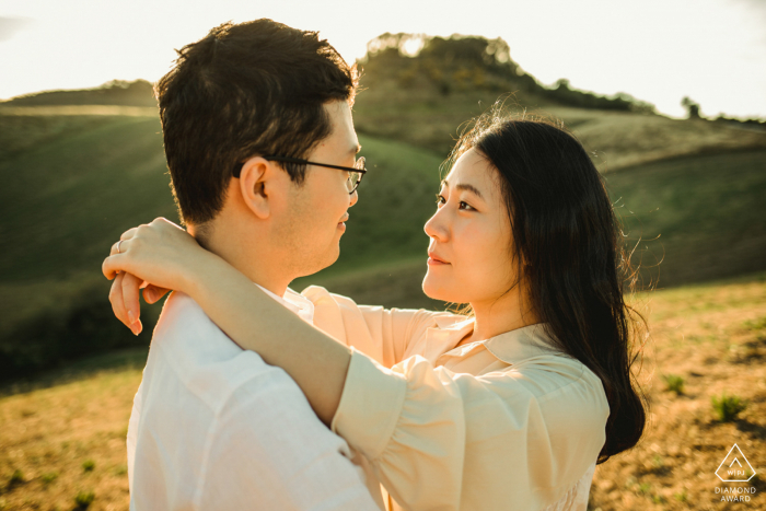 florence - duesudue pre wedding engagment in tuscany countryside