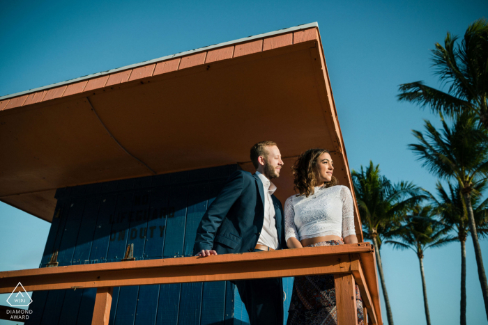 Séance de portraits de fiançailles sous le soleil de South Beach Miami