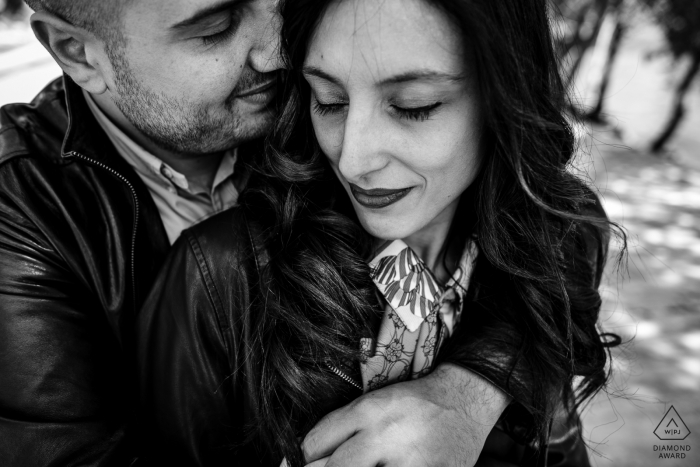 Trastevere, Roma - italy Engagement session shot tight in black and white